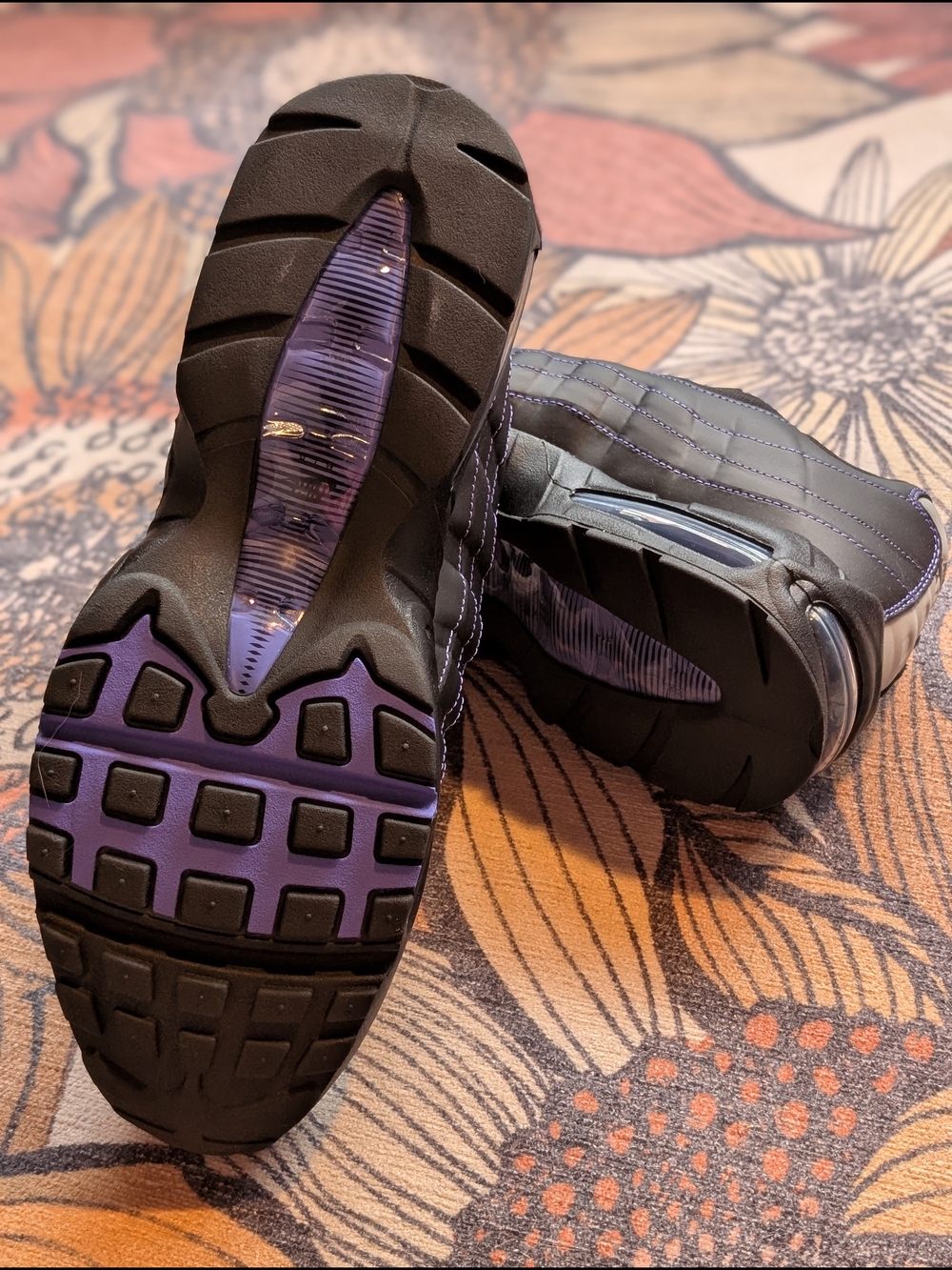 Nike Black Sneakers with Purple Accents - Picture 3 of 6